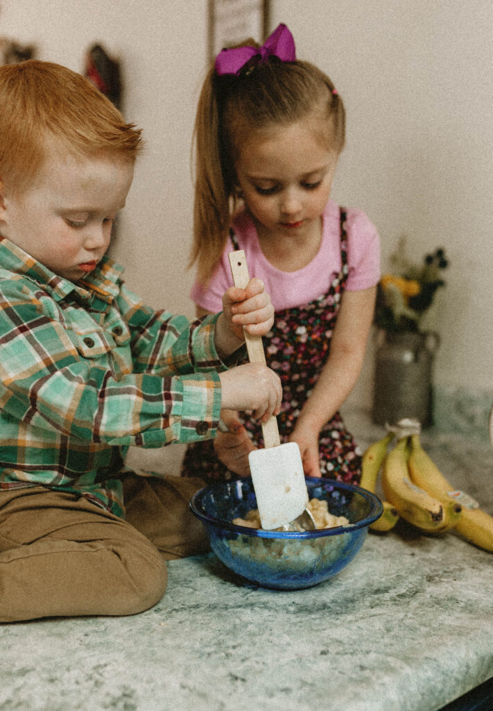 lifestyle photography, cooking with your kids, in home photoshoot